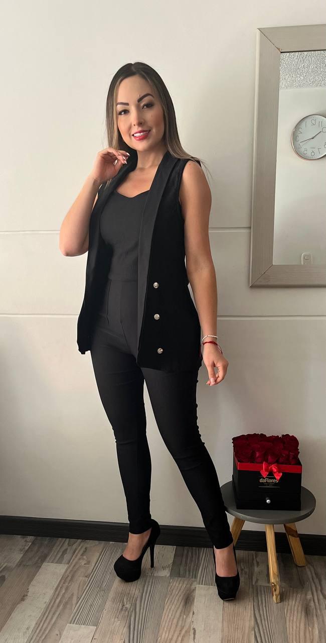Conjunto Paris Chic 2025: Pantalón, Blusa y Chaleco – Estilo y Elegancia Atemporales 💎✨ - LA MISS ELEGANCE - Moda - chic, Con Chaleco, conjunto, Conjunto Dama, Conjunto Pantalón, Guapa, miss elegance 2025, new, novidad, Pantalon y chaleco