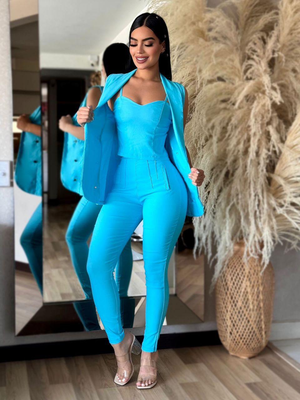 Conjunto Paris Chic 2025: Pantalón, Blusa y Chaleco – Estilo y Elegancia Atemporales 💎✨ - LA MISS ELEGANCE - Moda - chic, Con Chaleco, conjunto, Conjunto Dama, Conjunto Pantalón, Guapa, miss elegance 2025, new, novidad, Pantalon y chaleco