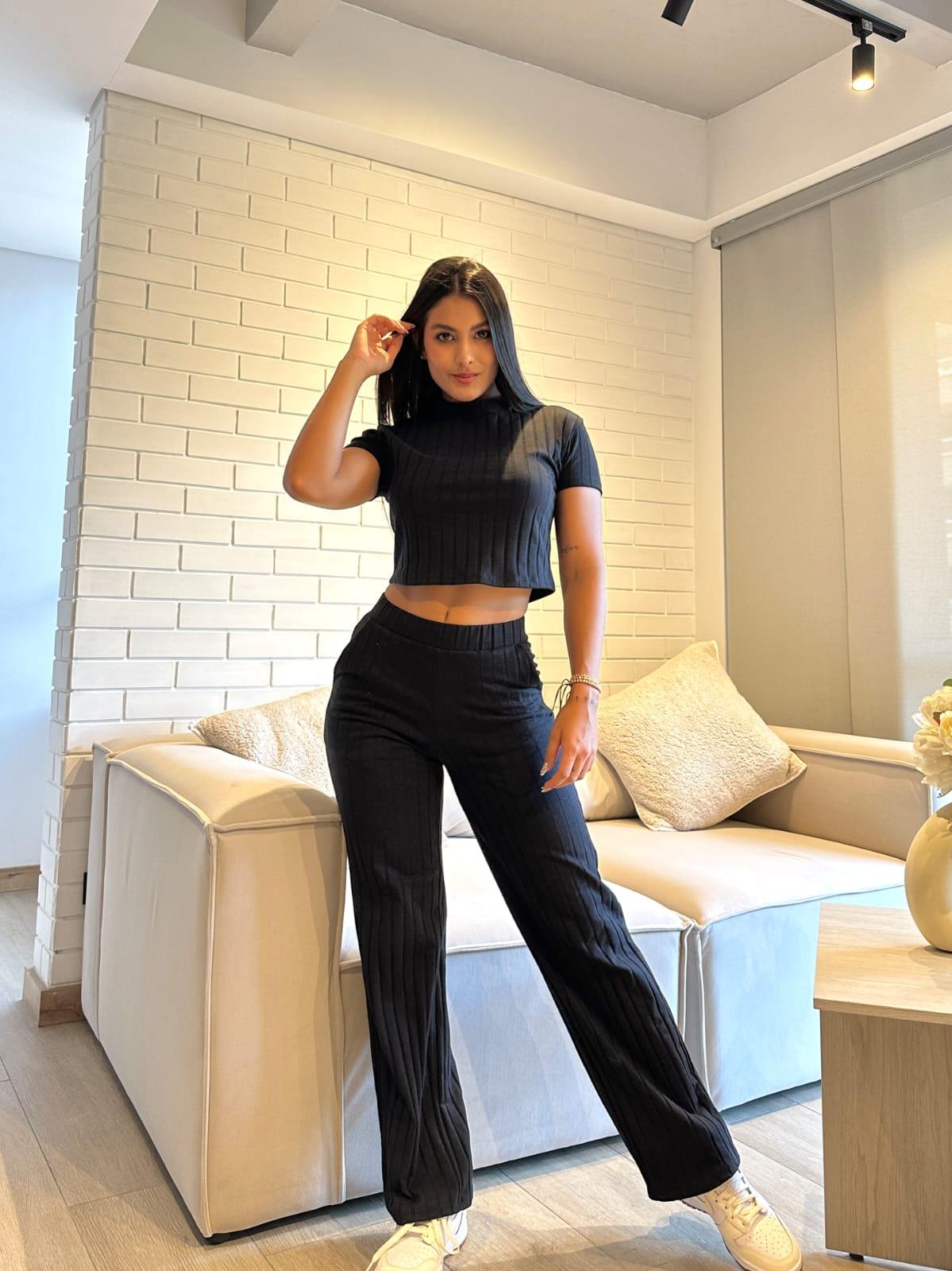 Conjunto Rib Oversize Pantalones y Semi Cropped: Estilo Moderno y Comodidad Que Atrapan Miradas 💎 - LA MISS ELEGANCE - Moda - conjunto, Conjunto Dama, Conjunto de pantalon y cropped, Conjunto Pantalón