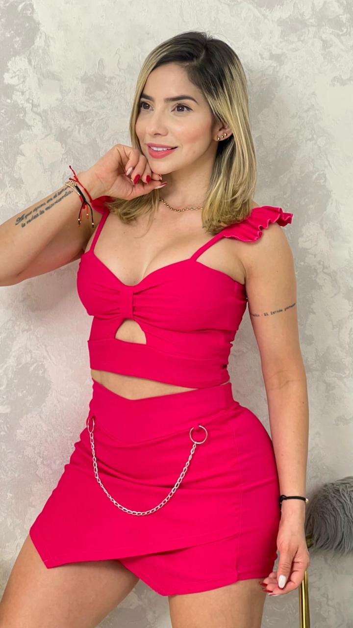 Conjunto Estilo Único: Blusa, Falda y Cadena en Una Sola Pieza Versátil 🌟 - LA MISS ELEGANCE - Moda - conjunto, Conjunto Dama, Conjunto falda blusa, Guapa, Top e Shot