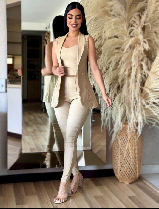 Conjunto Paris Chic 2025: Pantalón, Blusa y Chaleco – Estilo y Elegancia Atemporales 💎✨ - LA MISS ELEGANCE - Moda - chic, Con Chaleco, conjunto, Conjunto Dama, Conjunto Pantalón, Guapa, miss elegance 2025, new, novidad, Pantalon y chaleco