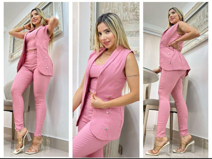 Conjunto Paris Chic 2025: Pantalón, Blusa y Chaleco – Estilo y Elegancia Atemporales 💎✨ - LA MISS ELEGANCE - Moda - chic, Con Chaleco, conjunto, Conjunto Dama, Conjunto Pantalón, Guapa, miss elegance 2025, new, novidad, Pantalon y chaleco