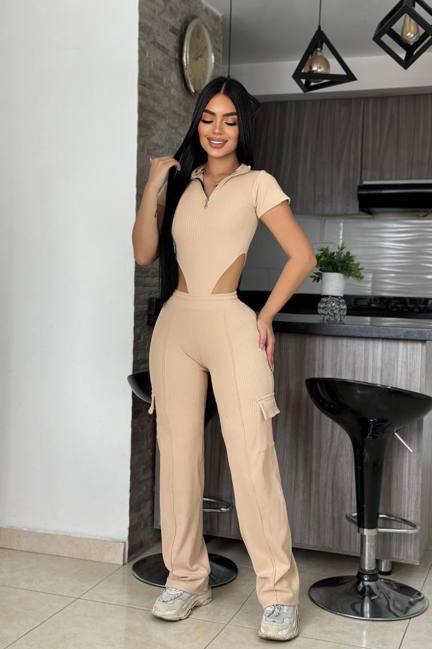 Conjunto Blusa Body + Pantalón Cargo Ultra Estilo: ¡Atrévete a Lucir Espectacular! 💥👖✨ - LA MISS ELEGANCE - Moda - conjunto